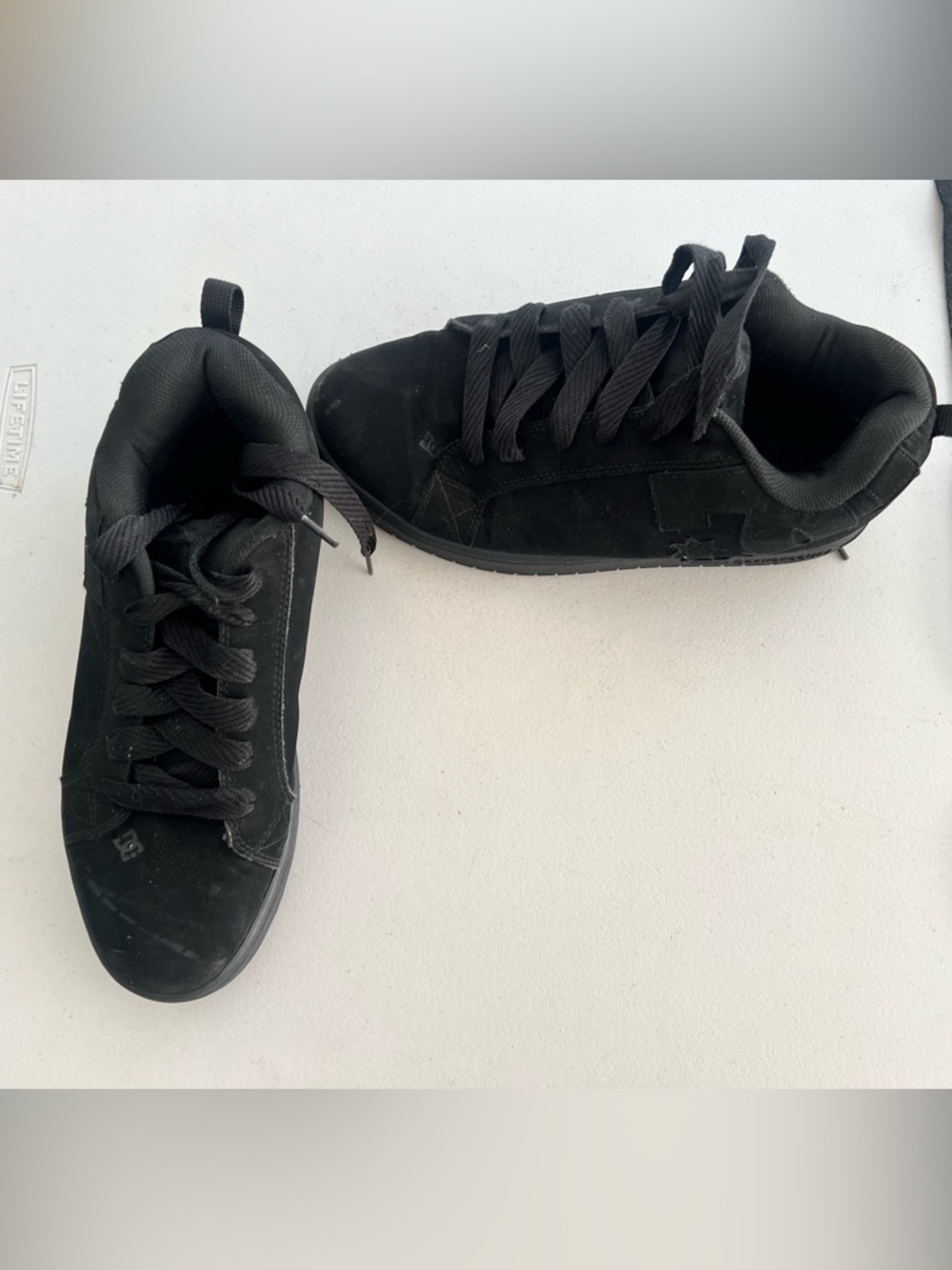 DC Comics Black Men's Suede Lace-Up Sneakers